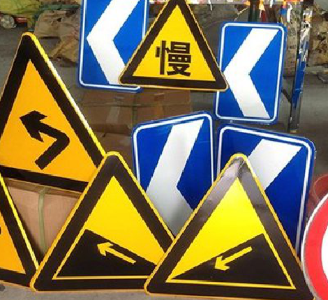 乾县标识标牌中颜色的确定是很重要的。